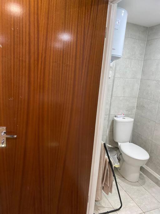 A Spacious Double Bed Studio Stoke-on-Trent Extérieur photo
