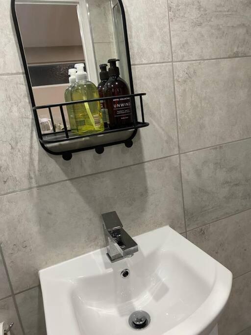 A Spacious Double Bed Studio Stoke-on-Trent Extérieur photo